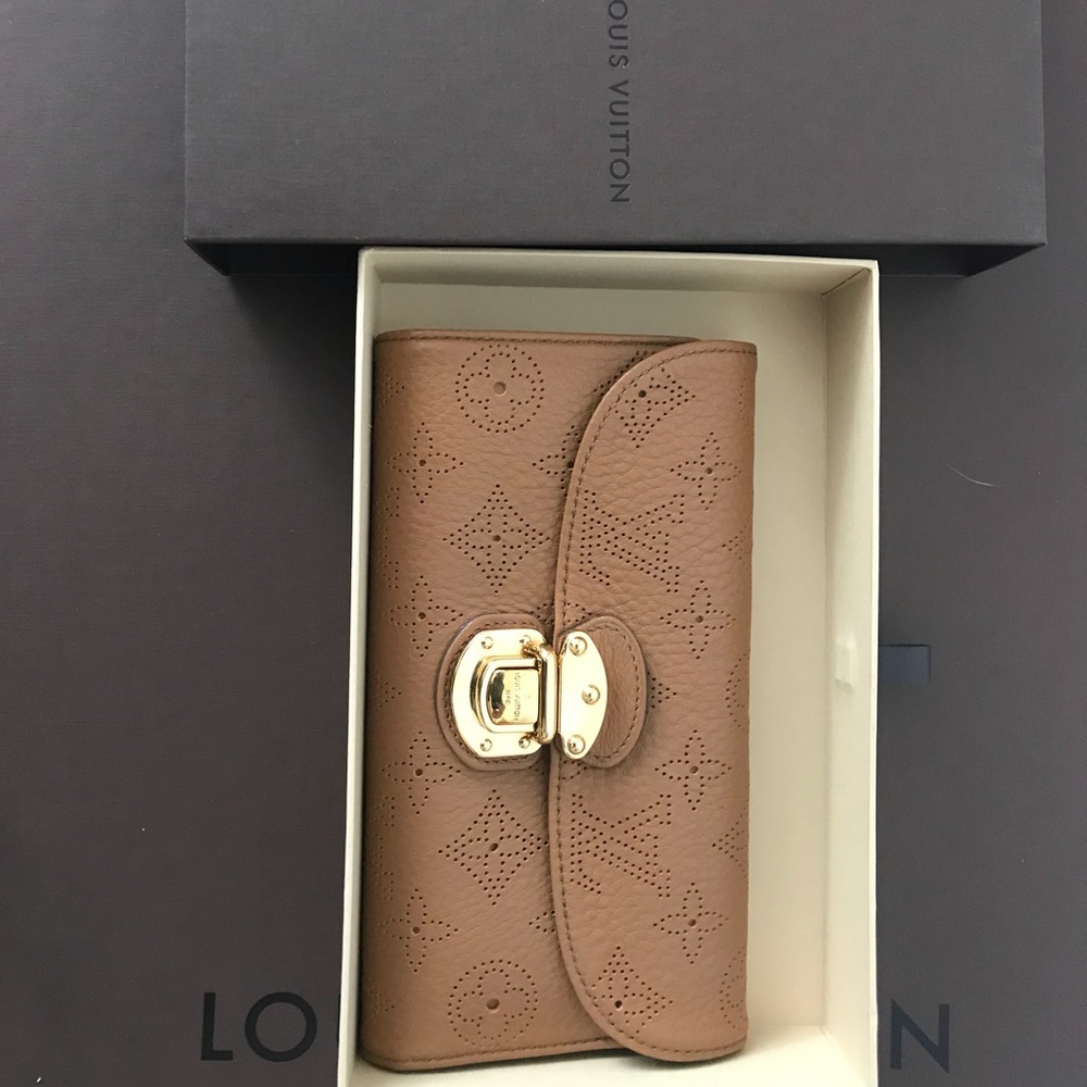 Louis Vuitton Amelia Mahina Caramel Wallet